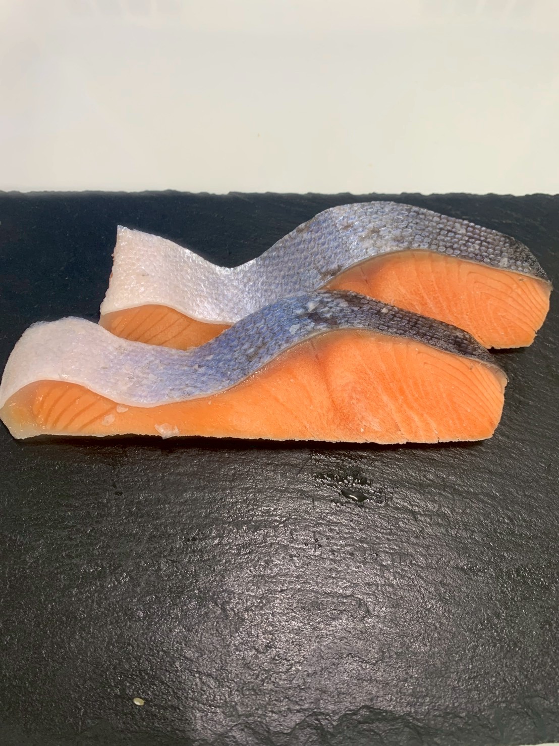 新鮮なオス鮭の切り身